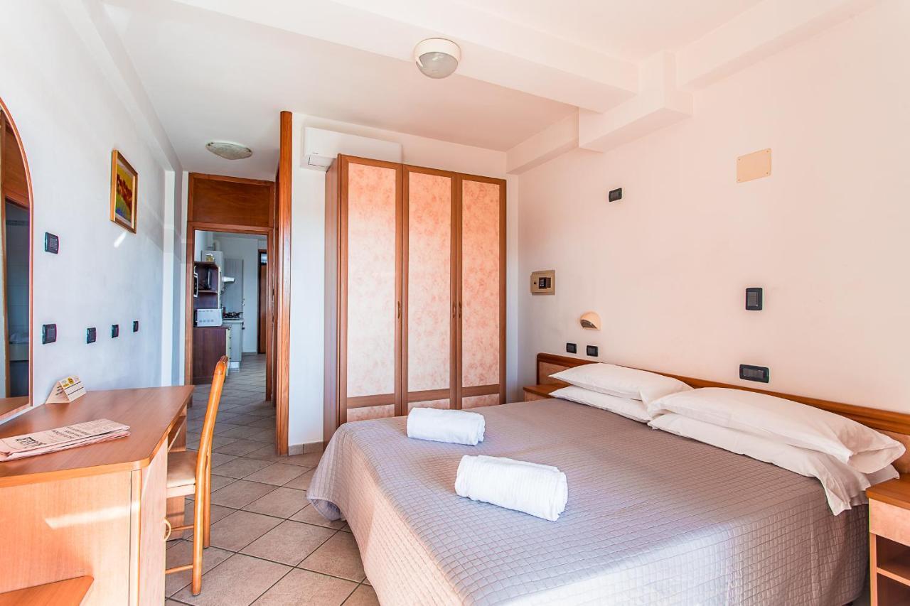 Hotel Residence Jamaica Мілано-Маріттіма Екстер'єр фото