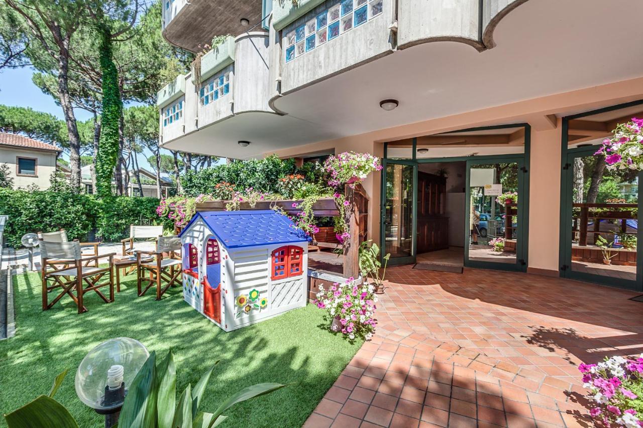 Hotel Residence Jamaica Мілано-Маріттіма Екстер'єр фото