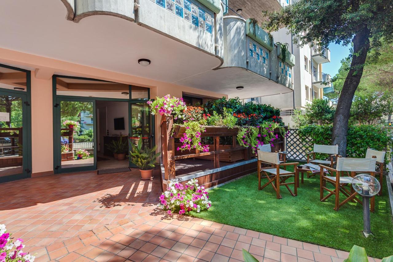 Hotel Residence Jamaica Мілано-Маріттіма Екстер'єр фото